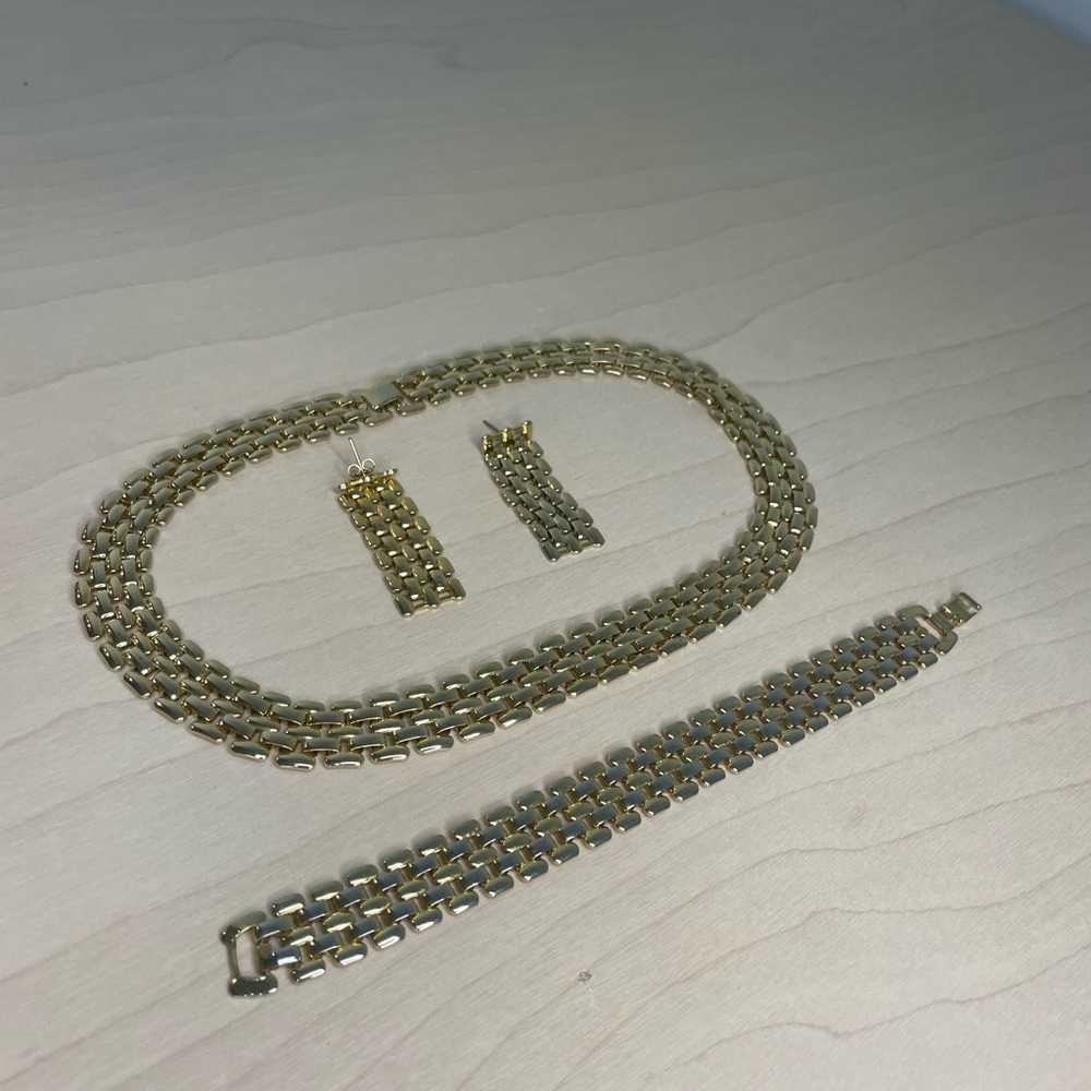 Vintage Gold Tone Wide Chain Necklace, Bracelet, and Earrings Set